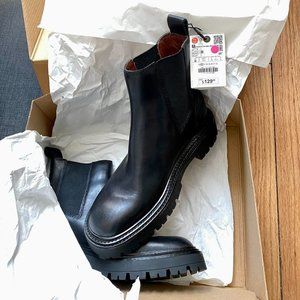 NWT Zara LEATHER CHELSEA BOOTS